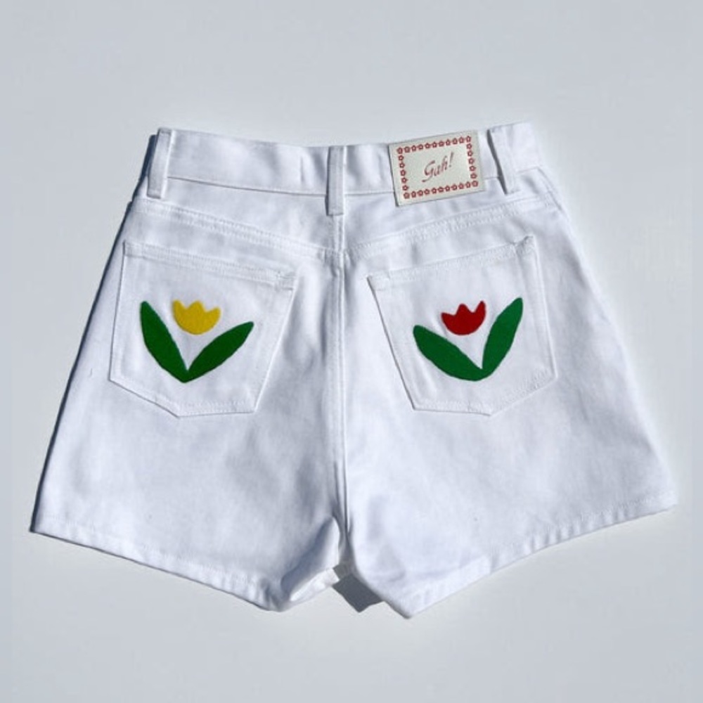 Lisa Says Gah - Size 12 - Evan Shorts - White w/ Tulip Decal